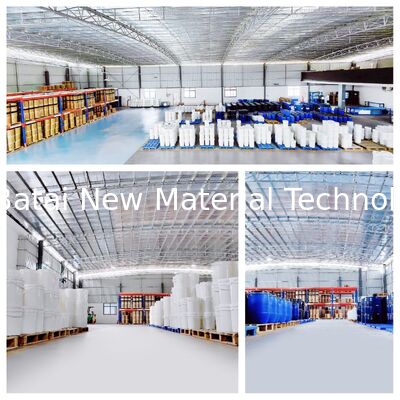 جل مرن من السيليكون مزدوج الوظيفة: يتيح الحصول على لمسات نهائية غير قابلة للتلطخ وغير لامعة للغاية وناعمة الملمس للشفاه